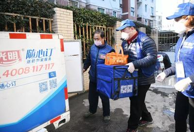 是明芳委員率企業為援鄂醫療隊員家庭提供保潔服務，暖心守護彰顯社會責任